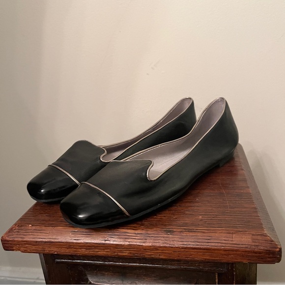 Tahari Caroline Black Leather Patent Cap Toe Loafer Flats - Picture 2 of 8